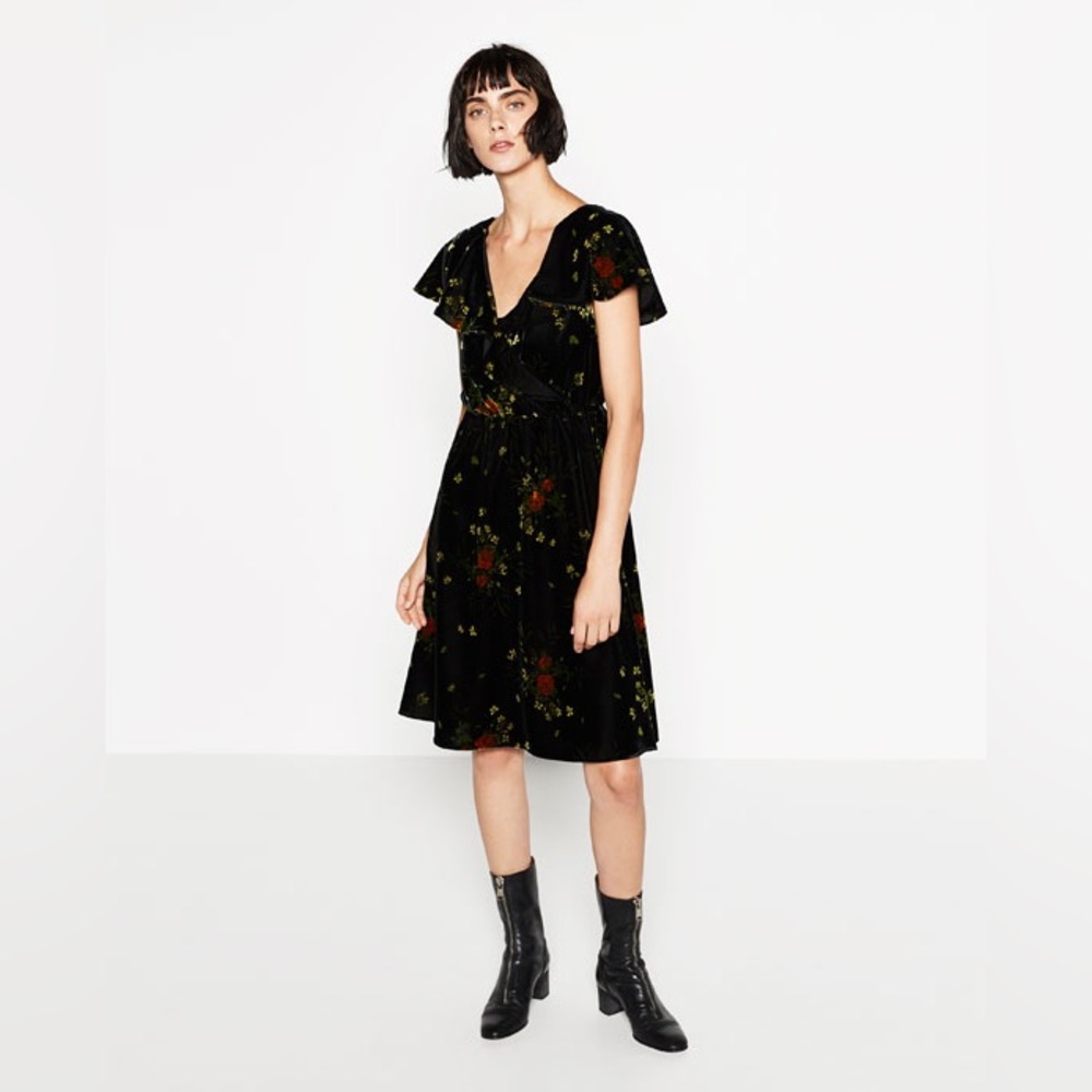 Zara dress Size XS but fits snugly